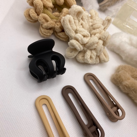 Fuzzy Hair Accessory Set in Nude Colors - Picture 4 of 4